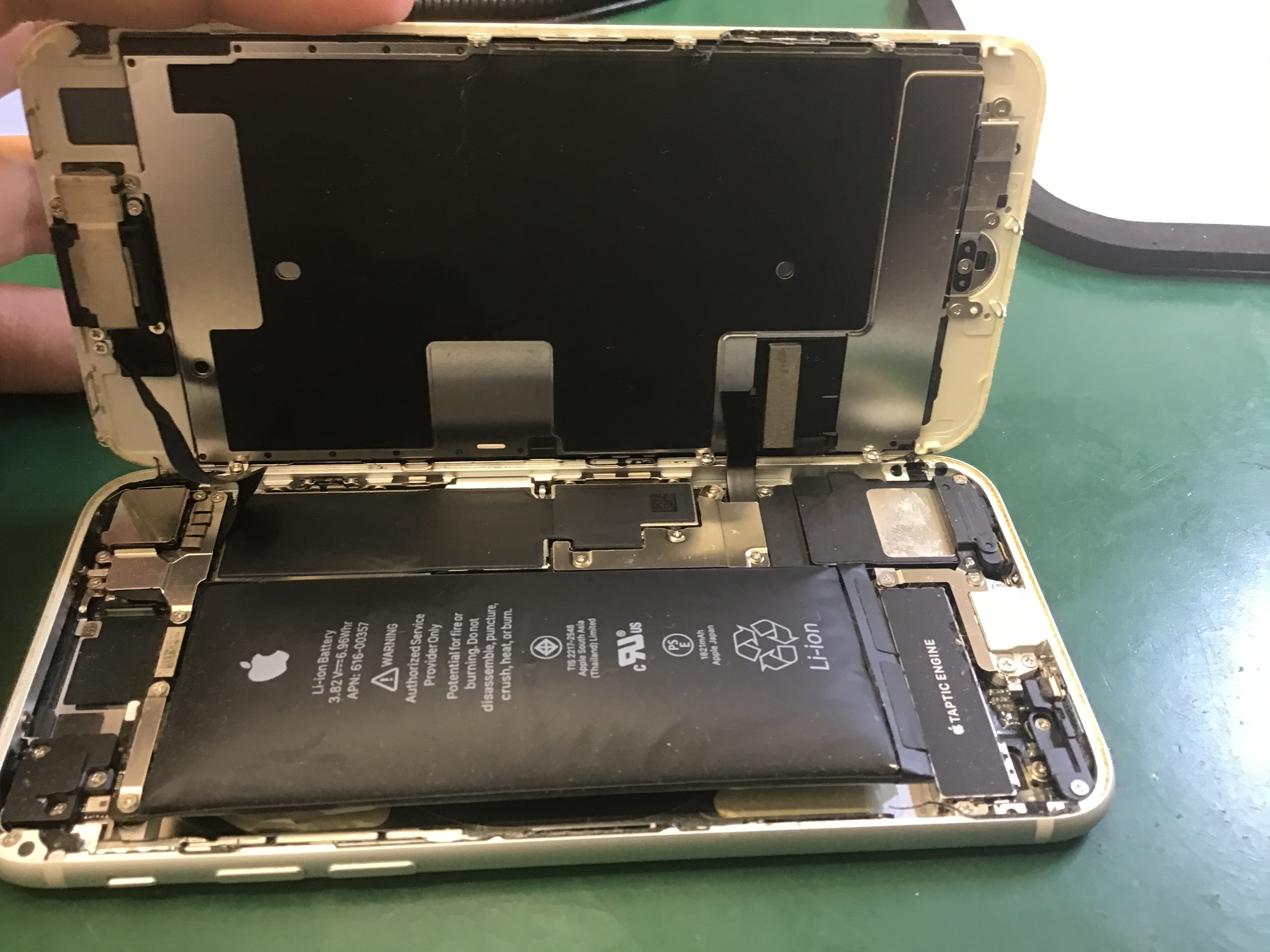 iPhone8修理　データをそのまま・最短即日修理のスマホ修理工房八王子オクトーレ店にご相談ください！